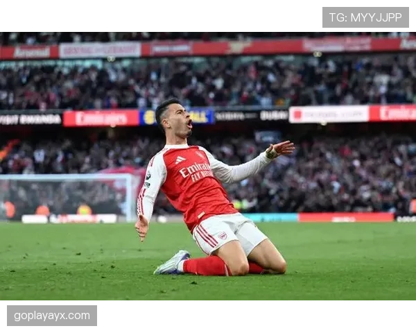 马丁内利无球跑动与纵深冲击解析