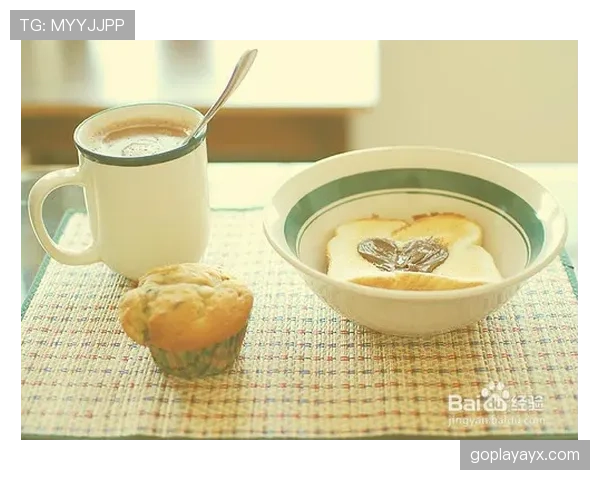 莱万每天凌晨四点起床吃有机牛排配冰水，这谁顶得住啊