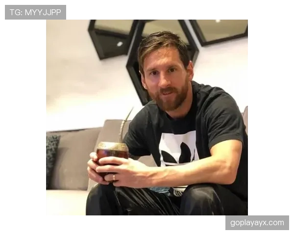 梅西家冰箱里塞满的不是饮料，是矿泉水——每天20瓶起步